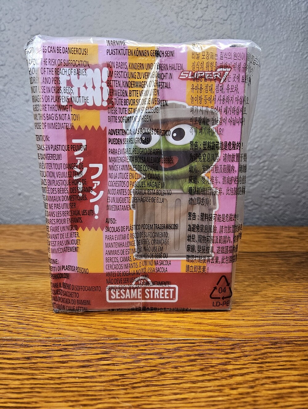 Sesame Street Oscar the Grouch Vinyl Figure - Picture 5 of 5